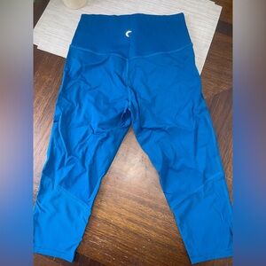 womans size medium zyia active blue capri